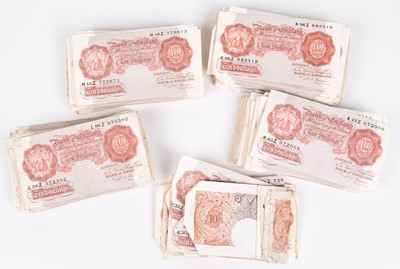 Lot 26 - Four hundred and one Bank of England, Ten Shillings banknotes (401).