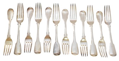 Lot 165 - Twelve George III dinner forks