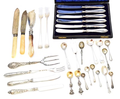 Lot 123 - A large selection of silver