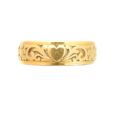 Lot 181 - A band ring
