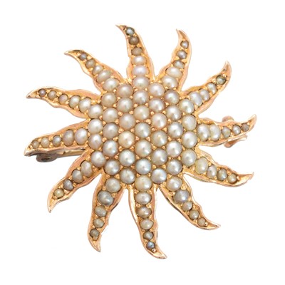 Lot 44 - An early 20th century split pearl brooch