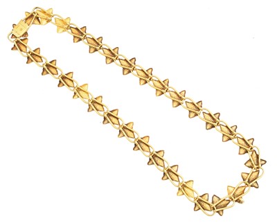 Lot 118 - An early 20th century 18ct gold necklace