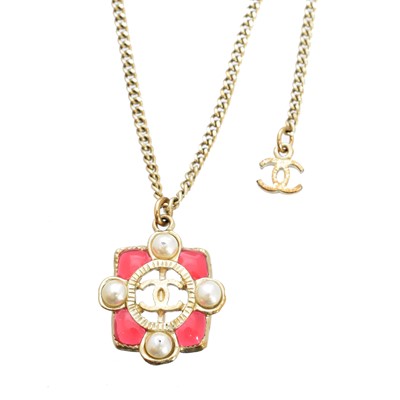 Lot 3 - A Chanel pendant necklace