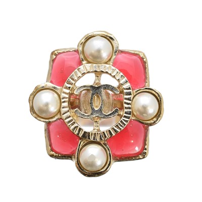 Lot 2 - A Chanel dress ring