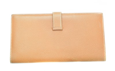 Lot 22 - A Hermès Bearn wallet