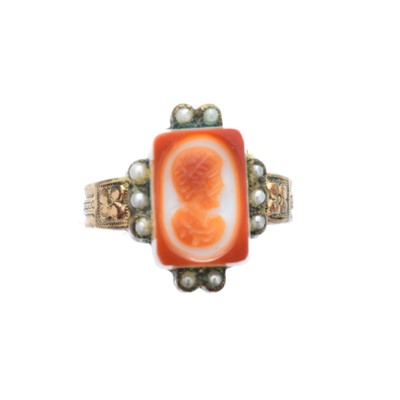 Lot 23 - A Victorian cameo ring