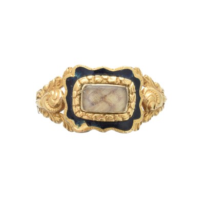 Lot 241 - An 18ct gold William IV mourning ring