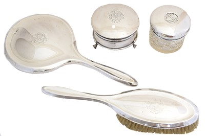 Lot 200 - A selection of silver