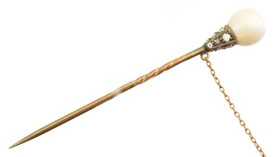 Lot 67 - A pearl and diamond stickpin
