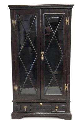 Lot 181 - Victorian gun cabinet
