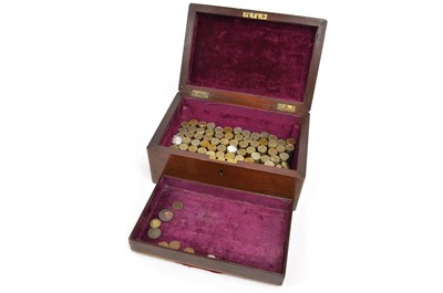 Lot 345 - Well made solid mahogany travel box