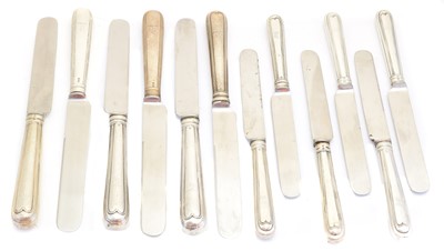 Lot 136 - A selection of Edward VII silver handled knives