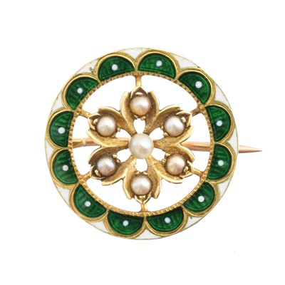 Lot 4 - An early 20th century enamel and pearl brooch
