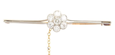 Lot 38 - An early 20th century diamond brooch