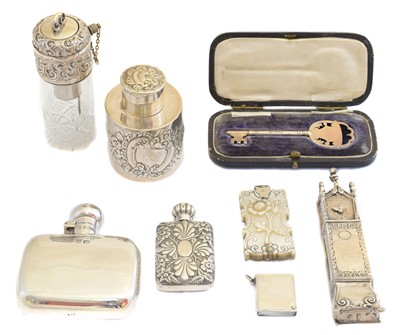 Lot 167 - A selection of silver