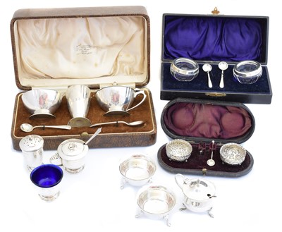 Lot 169 - A selection of silver