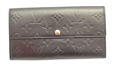Lot 120 - A Louis Vuitton Porte-Monnaie wallet