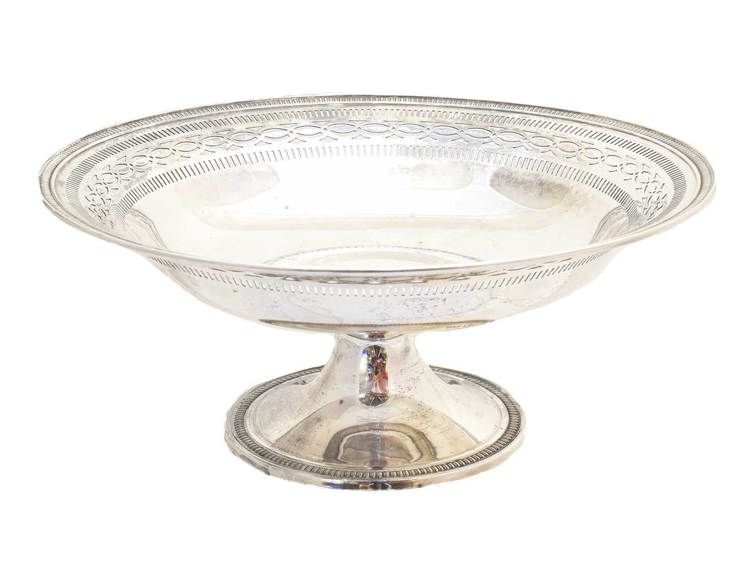 Lot 173 - A George V silver tazza
