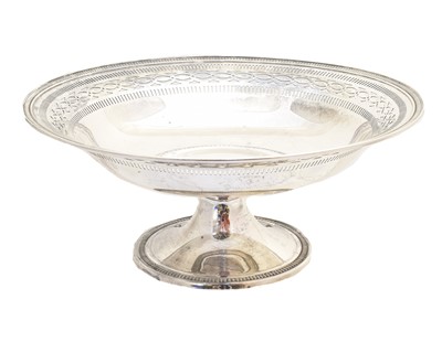 Lot 173 - A George V silver tazza