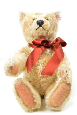 Lot 217 - 2005 Steiff Galerie Teddy Bear with Box