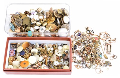 Lot 57 - A large selection of jewellery