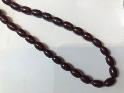 Lot 68 - A selection of bakelite beads