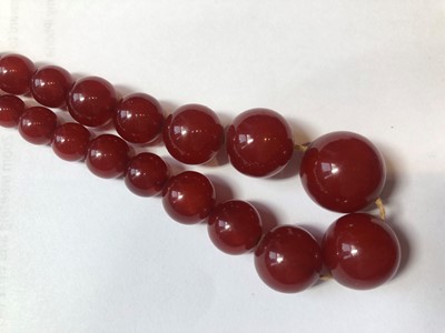 Lot 68 - A selection of bakelite beads