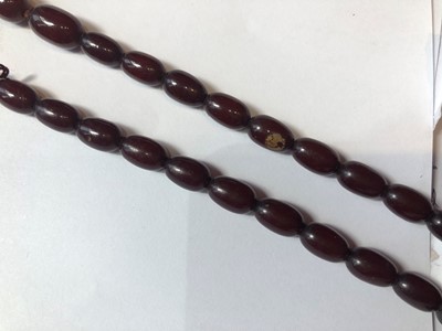 Lot 68 - A selection of bakelite beads