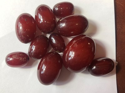 Lot 68 - A selection of bakelite beads