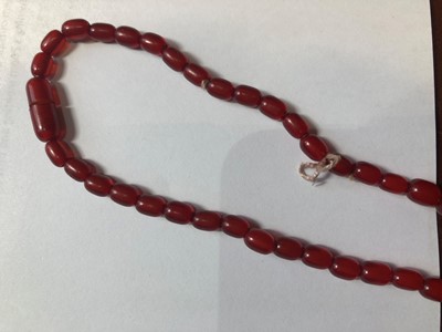 Lot 68 - A selection of bakelite beads