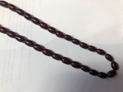Lot 68 - A selection of bakelite beads