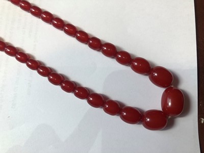 Lot 68 - A selection of bakelite beads