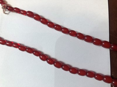 Lot 68 - A selection of bakelite beads