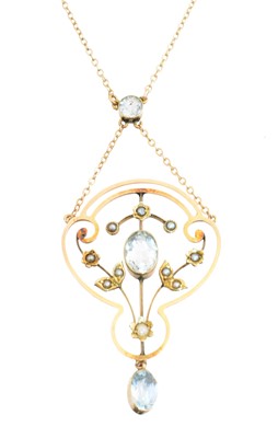 Lot 62 - An early 20th century aquamarine and split pearl necklace