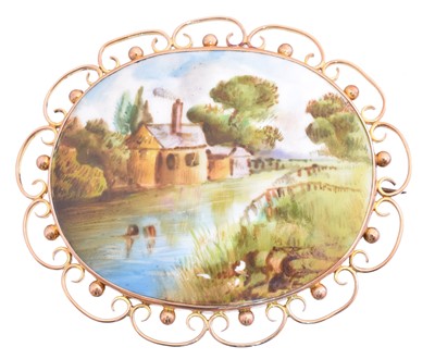 Lot 35 - An early 20th century brooch