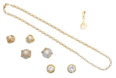 Lot 26 - A selection of jewellery