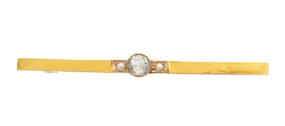 Lot 12 - An early 20th century aquamarine and split pearl bar brooch