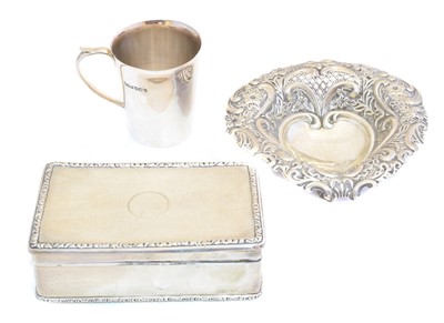 Lot 142 - A selection of silver