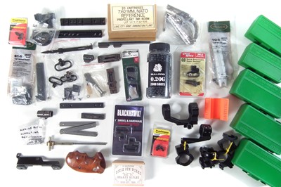Lot 285 - Large collection of mixed shooting accessories