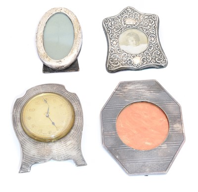 Lot 111 - A selection of silver