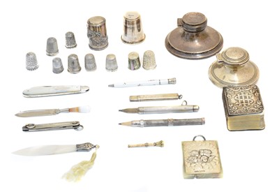 Lot 113 - A selection of silver