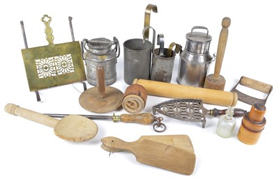 Lot 213 - A collection of kitchenalia