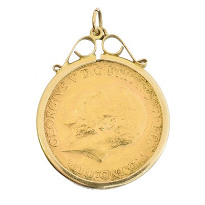Lot 50 - A sovereign pendant
