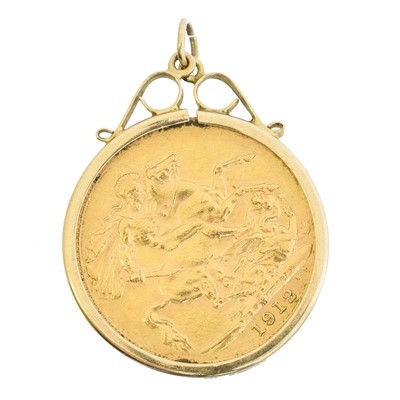 Lot 50 - A sovereign pendant