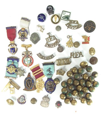 Lot 486 - Assorted militaria
