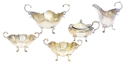 Lot 104 - A selection of silver