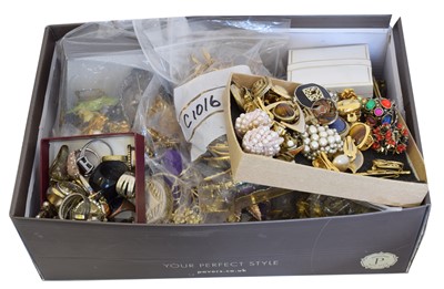 Lot 46 - A large selection of costume jewellery