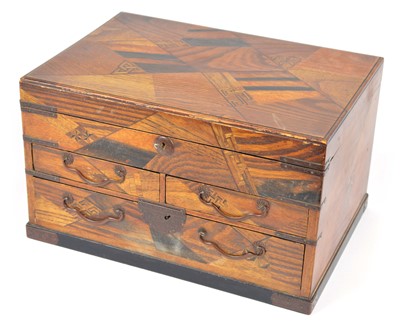 Lot 205 - Early 19th-century Japanese jewellery box