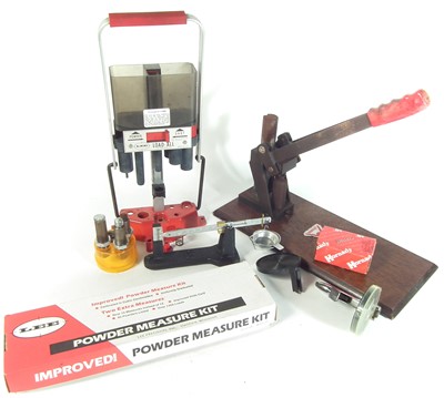 Lot 326 - Collection of loading equipment