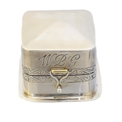 Lot 126 - A silver ring box